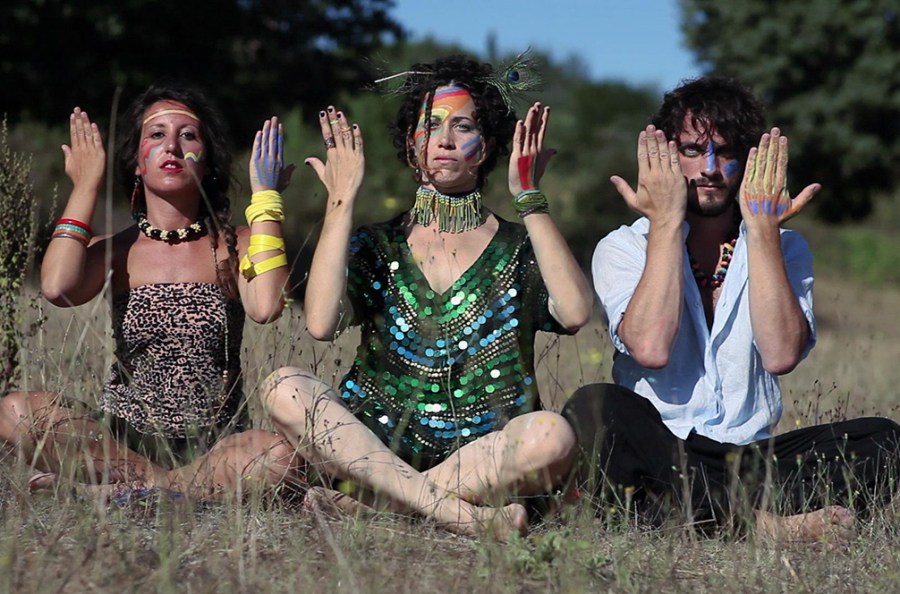 honeybird_the_birdies_HANDS_1_