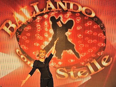 carlucci_ballando_con_le_stelle_040112_adn2--400x300