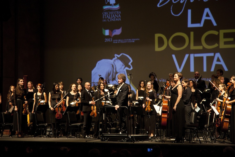 11072195713_7917720708_o900